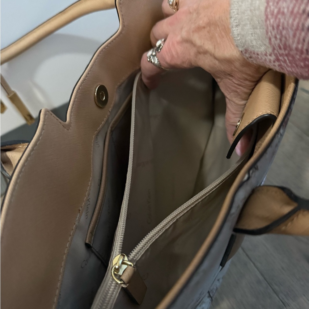 Calvin Klein Blossom Print Cream Tote - Picture 6 of 9